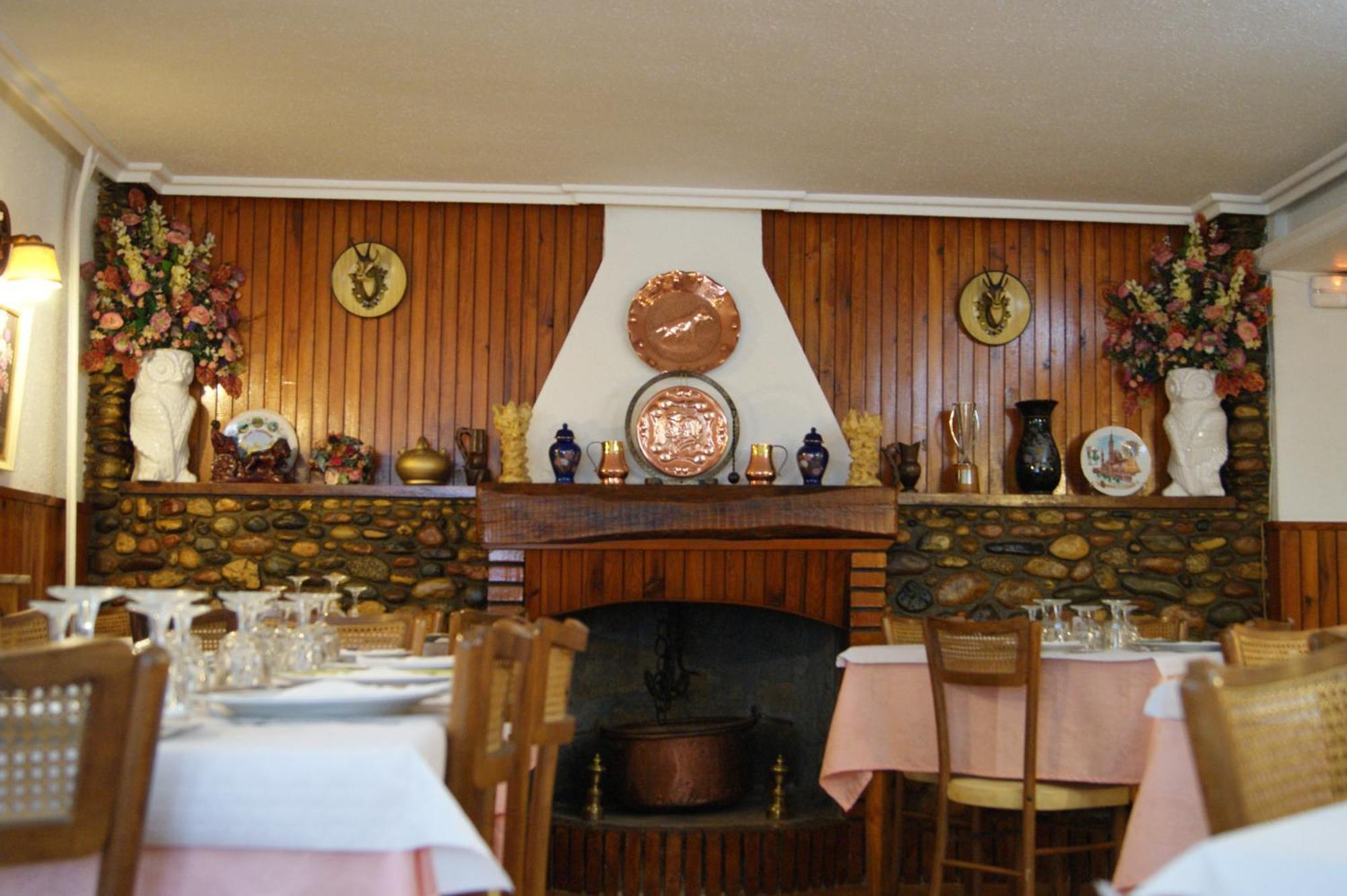 Hostal Pirineos Meliz บีเอลซา ภายนอก รูปภาพ