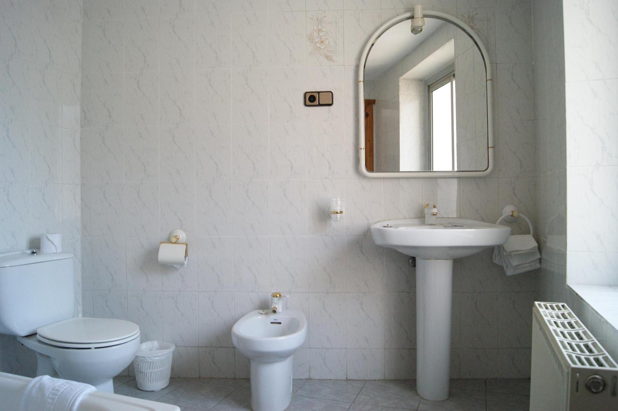 Hostal Pirineos Meliz บีเอลซา ภายนอก รูปภาพ