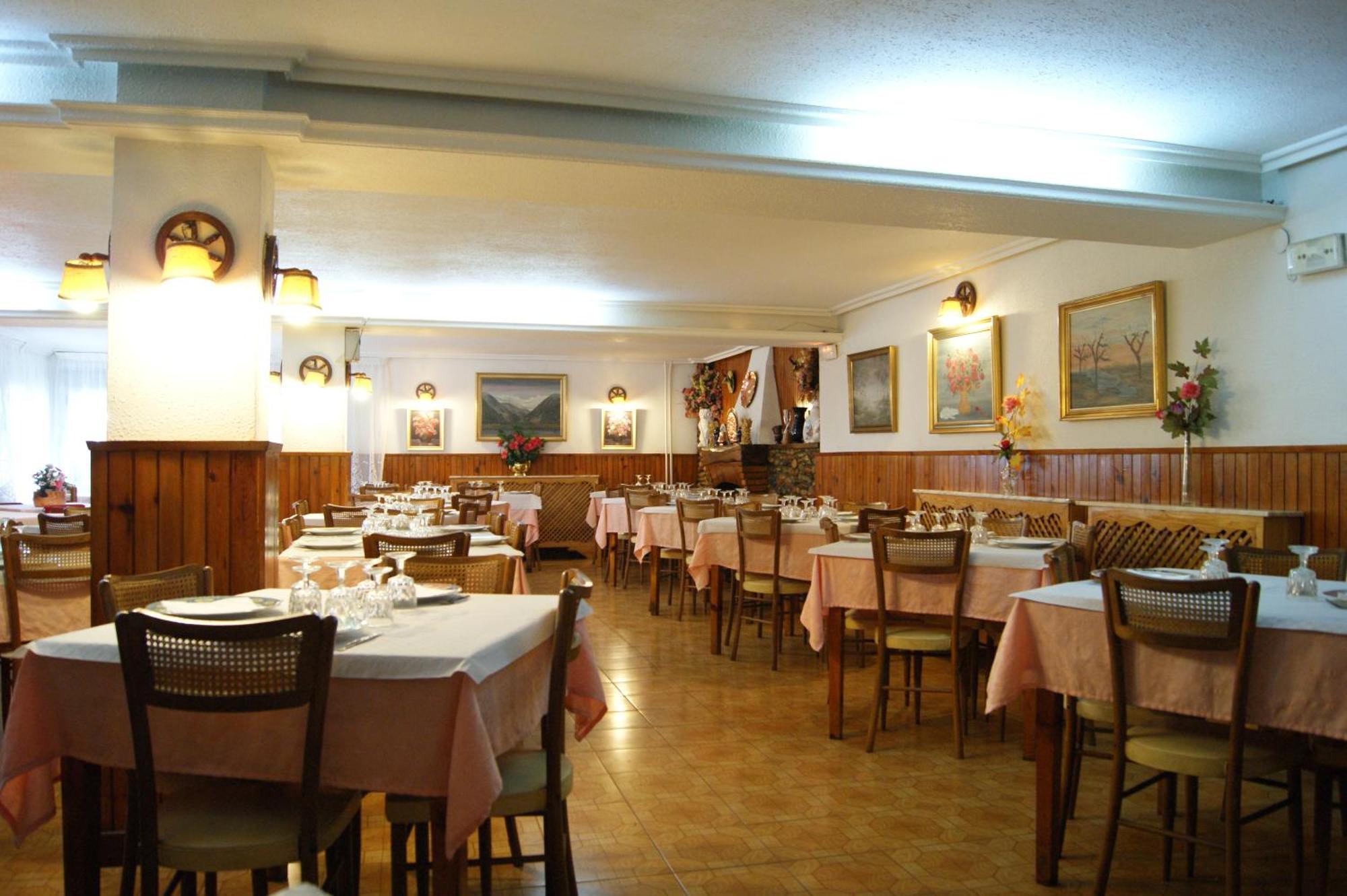 Hostal Pirineos Meliz บีเอลซา ภายนอก รูปภาพ