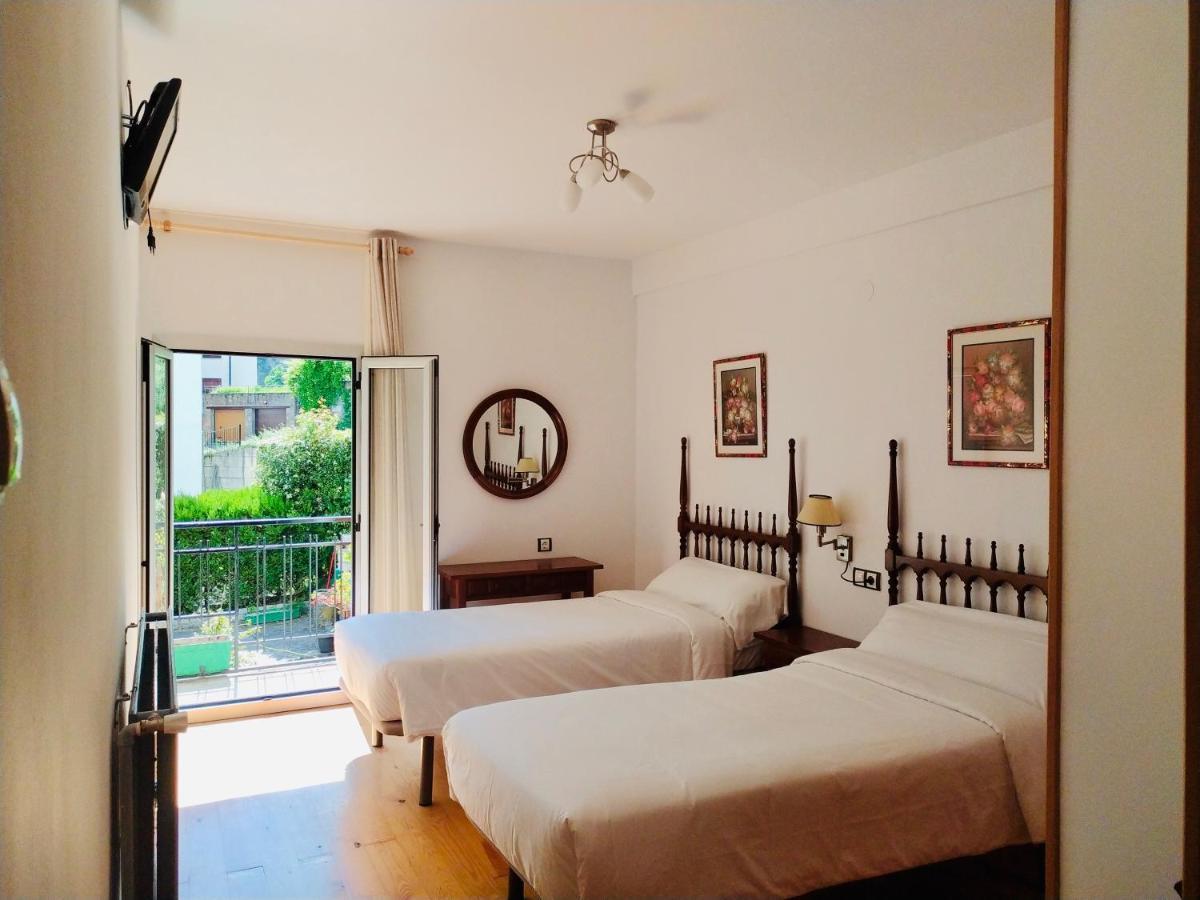 Hostal Pirineos Meliz บีเอลซา ภายนอก รูปภาพ