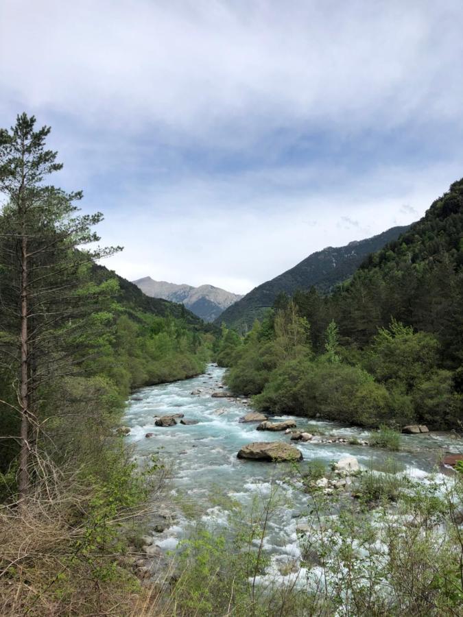 Hostal Pirineos Meliz บีเอลซา ภายนอก รูปภาพ