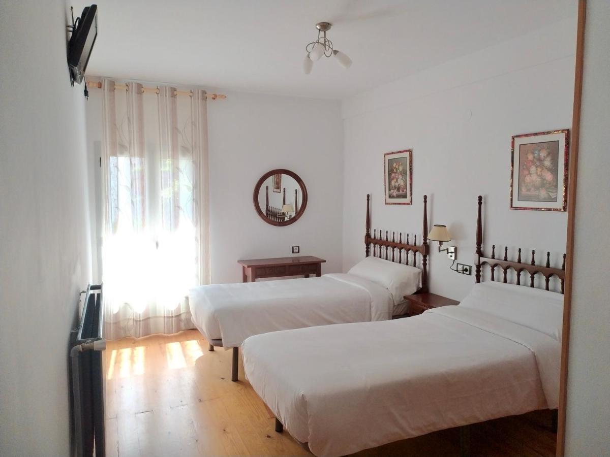 Hostal Pirineos Meliz บีเอลซา ภายนอก รูปภาพ