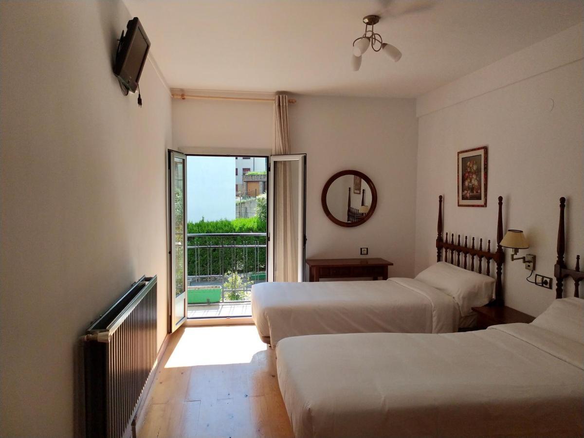 Hostal Pirineos Meliz บีเอลซา ภายนอก รูปภาพ