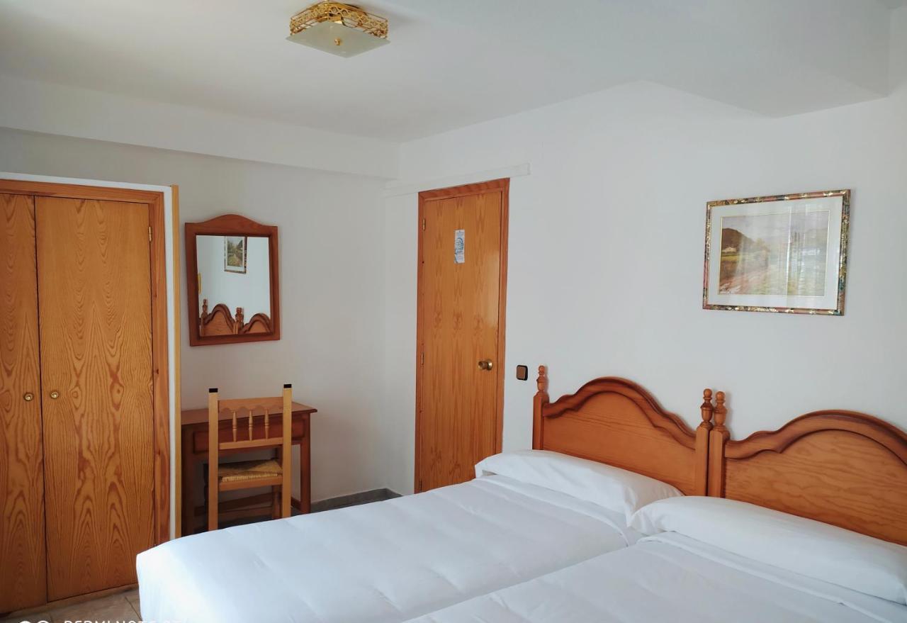 Hostal Pirineos Meliz บีเอลซา ภายนอก รูปภาพ
